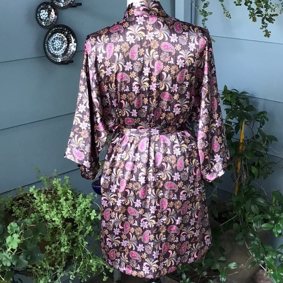 Robe - Picture 4 of 5